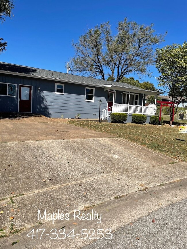 property at 1811 Colonial Dr