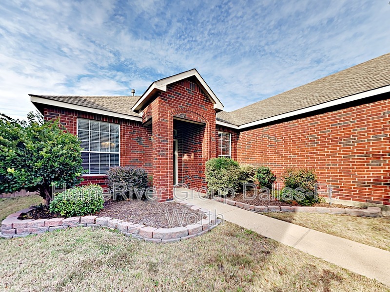 10613 Gleneagles Ln in Rowlett, TX - Building Photo