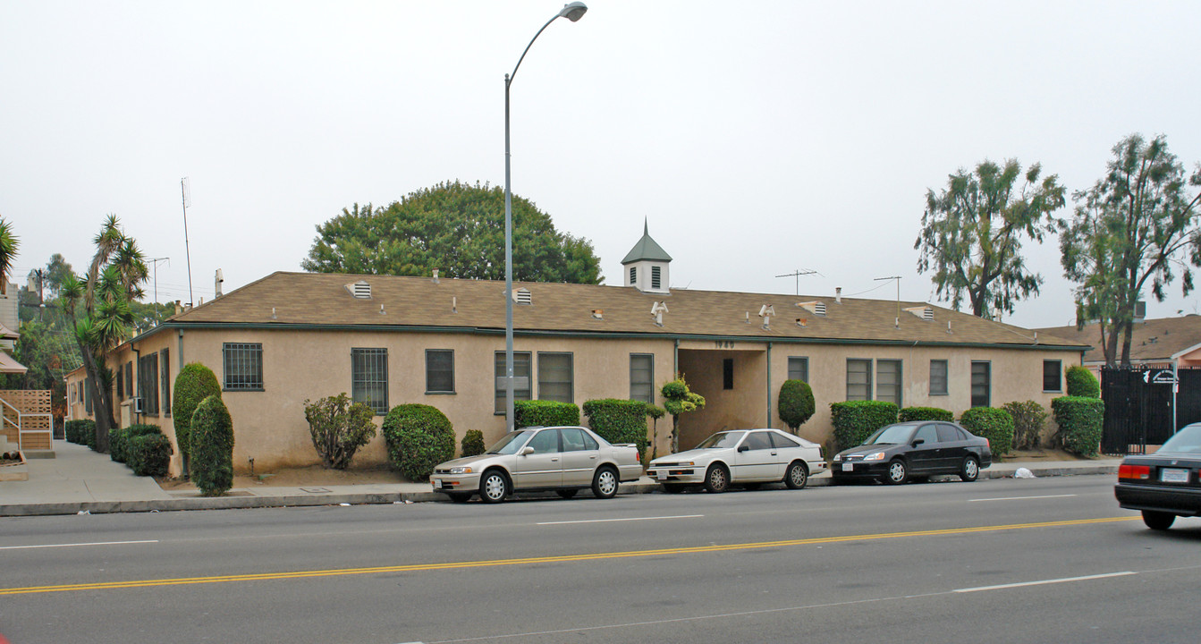 1940 S Robertson Blvd in Los Angeles, CA - Building Photo