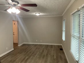 2497 Brentwood Rd in Decatur, GA - Foto de edificio - Building Photo