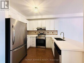 137 Laramie Crescent in Vaughan, ON - Building Photo - Building Photo