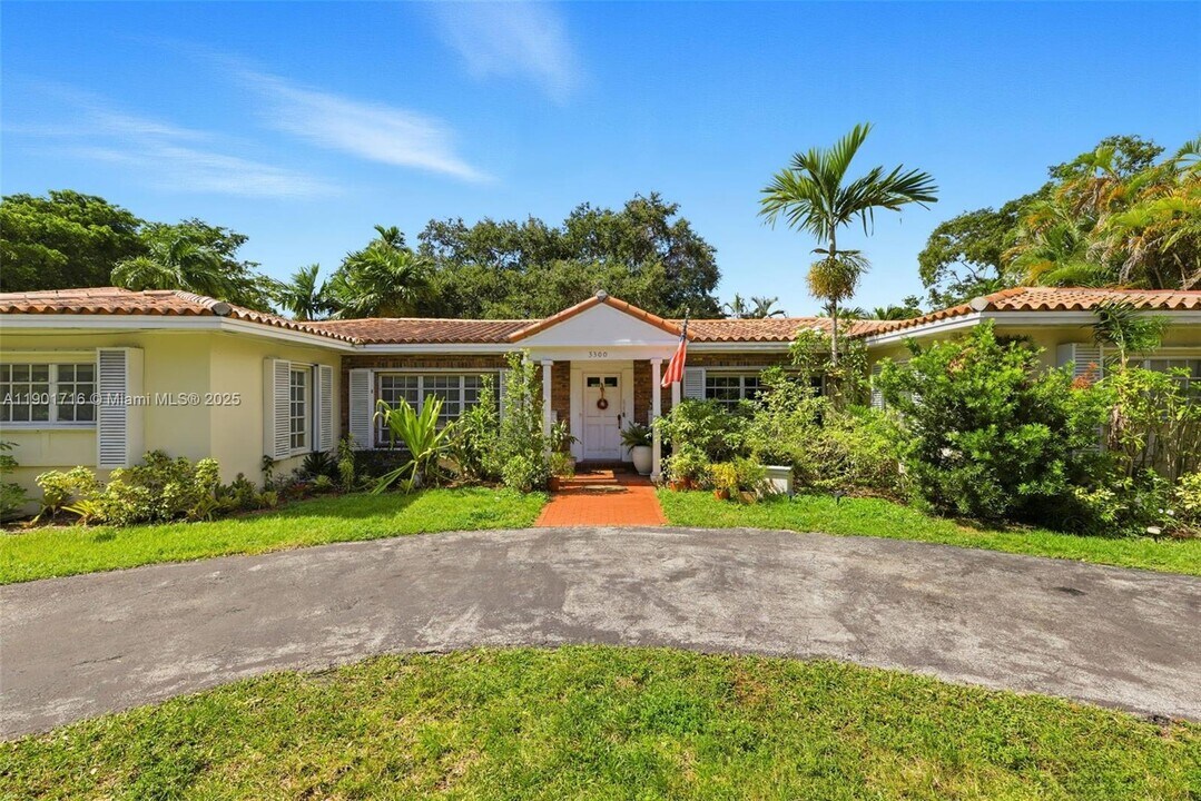 3300 Segovia St, Unit B in Coral Gables, FL - Building Photo