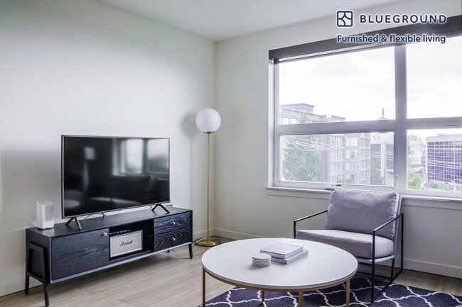 330 3rd Ave W in Seattle, WA - Foto de edificio - Building Photo