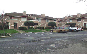 Parkway Place in Vallejo, CA - Building Photo - Building Photo