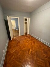 242 Lexington Ave, Unit 3 in Jersey City, NJ - Foto de edificio - Building Photo