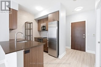 6 Eva Rd in Toronto, ON - Building Photo - Building Photo