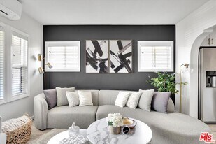 1138 W 52nd St in Los Angeles, CA - Building Photo