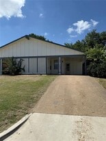 2427 January Ln in Grand Prairie, TX - Building Photo