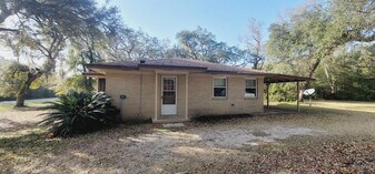 11 Trails End Rd in Quincy, FL - Building Photo