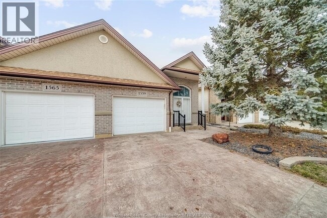 1559 Chateau Ave in Tecumseh, ON - Building Photo - Building Photo