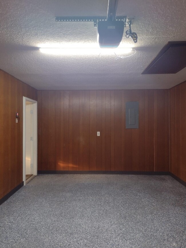 2046 Brookhaven Dr, Unit 2048 Left side