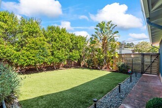 1545 Crespi Dr in Pacifica, CA - Foto de edificio - Building Photo