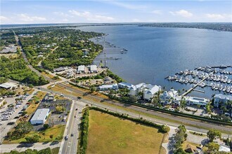 975 NW Flagler Ave in Stuart, FL - Building Photo - Building Photo