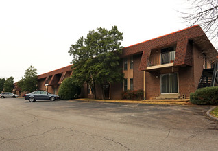 Green Hills Manor Apartments in Nashville, TN - Building Photo - Building Photo