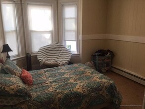 15 Blossom St, Unit 2 in Leominster, MA - Foto de edificio - Building Photo