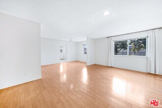 837 7th St-Unit -201 in Santa Monica, CA - Building Photo - Building Photo