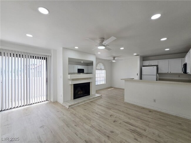 2972 Juniper Hills Blvd, Unit 203 in Las Vegas, NV - Building Photo - Building Photo