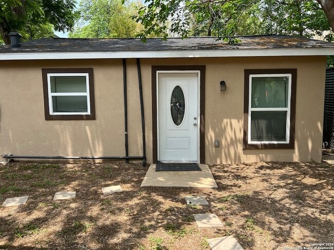 property at 333 E Woodlawn Ave