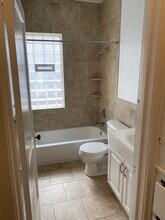 1026 Lakepointe St, Unit 1 in Grosse Pointe Park, MI - Building Photo - Building Photo