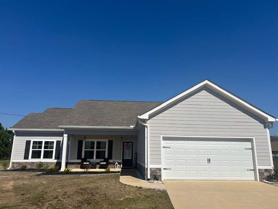 1 Pimlico Dr in Fort Mitchell, AL - Building Photo