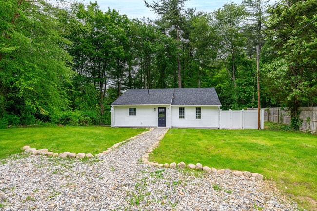 property at 3 Botsford Hill Rd