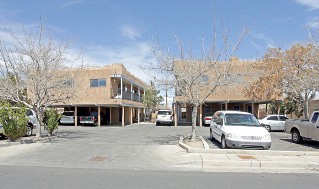 927-929 Aztec Rd NW in Albuquerque, NM - Building Photo - Building Photo