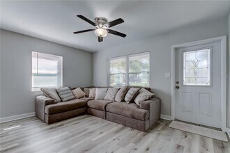 439 34th Ave N in St. Petersburg, FL - Building Photo - Building Photo