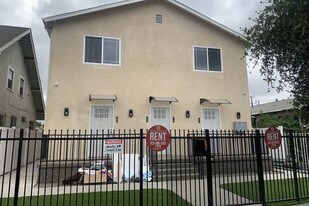 708 W Gage Ave, Unit 1 in Los Angeles, CA - Building Photo