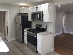 212 Warren St in Beverly, NJ - Building Photo - Building Photo