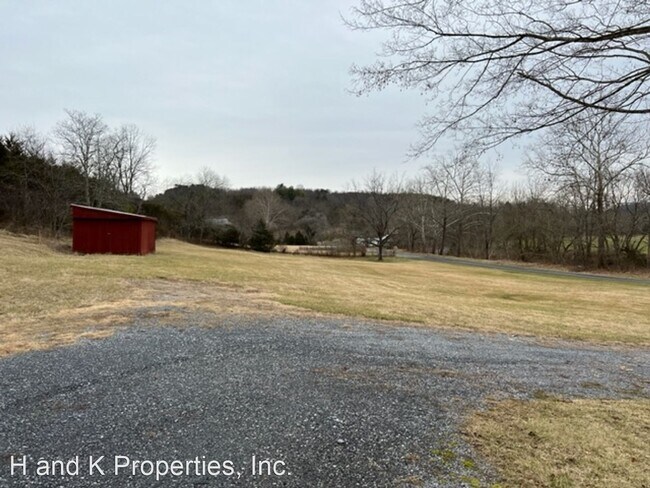 3046 Turnpike Rd photo'