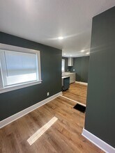 921 Clay St, Unit #1 in Cedar Falls, IA - Building Photo - Building Photo