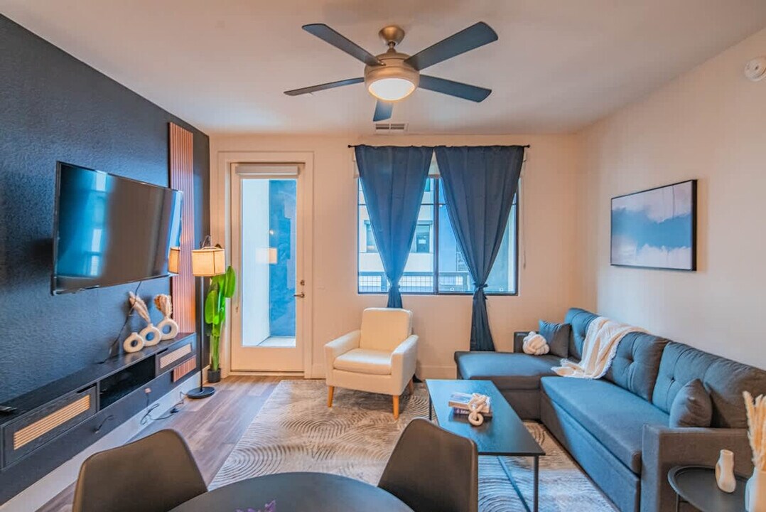 15501 N Dial Blvd in Scottsdale, AZ - Building Photo