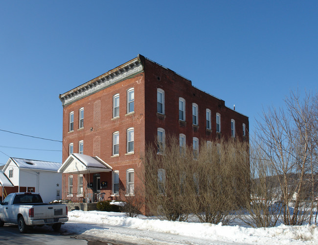 401 Elizabeth St in Mechanicville, NY - Building Photo - Building Photo