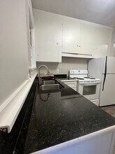 815 W Johnson St, Unit A in Raleigh, NC - Building Photo - Building Photo