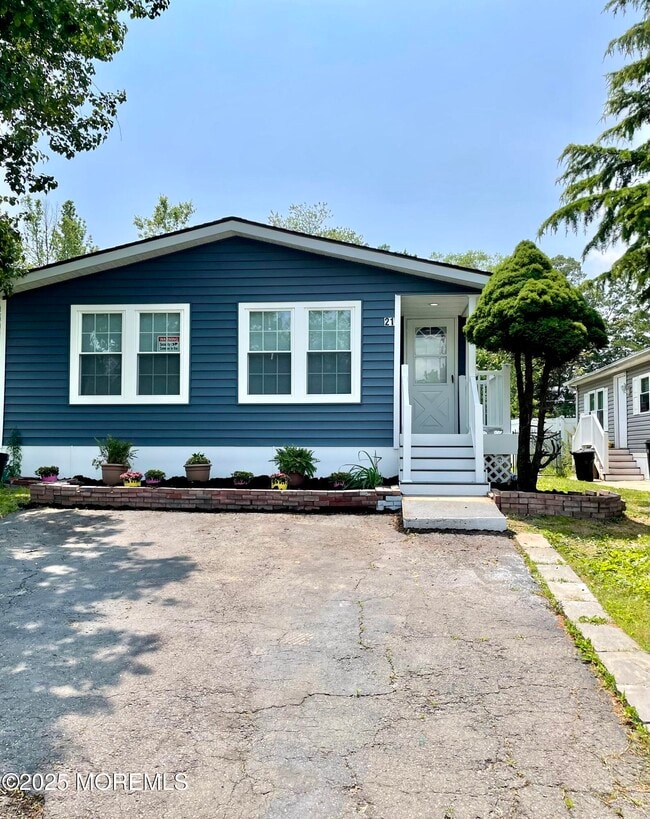 property at 21 Forest Dr