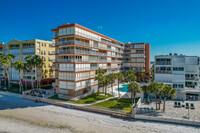 Redington Reef in North Redington Beach, FL - Foto de edificio - Building Photo