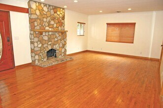 268 Lake Sherwood Dr in Lake Sherwood, CA - Building Photo - Building Photo