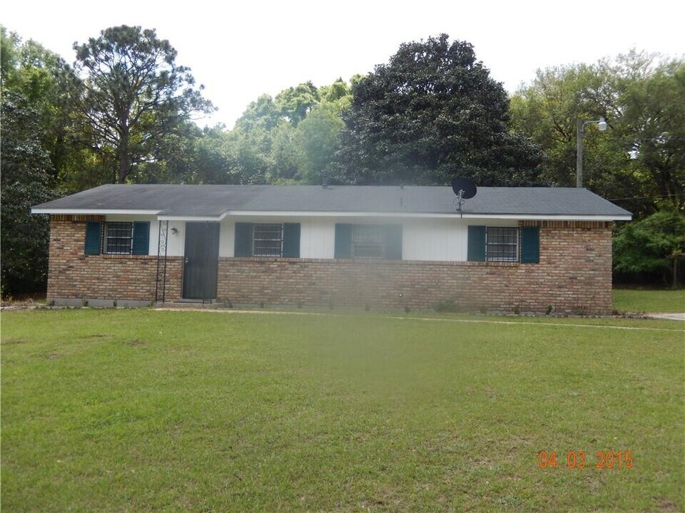 5151 Ridgedale Rd in Mobile, AL - Foto de edificio