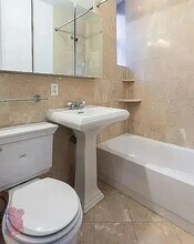 326 E 35th St, Unit 31 in New York, NY - Building Photo - Building Photo