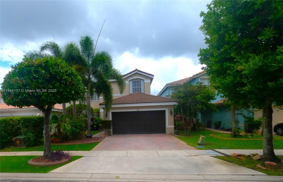 1943 SW 149th Ave in Miramar, FL - Building Photo