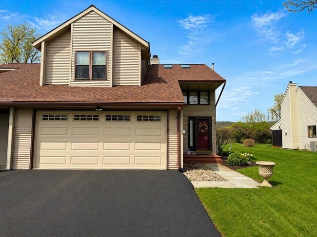 209 Vivian Ln in Vestal, NY - Building Photo - Building Photo