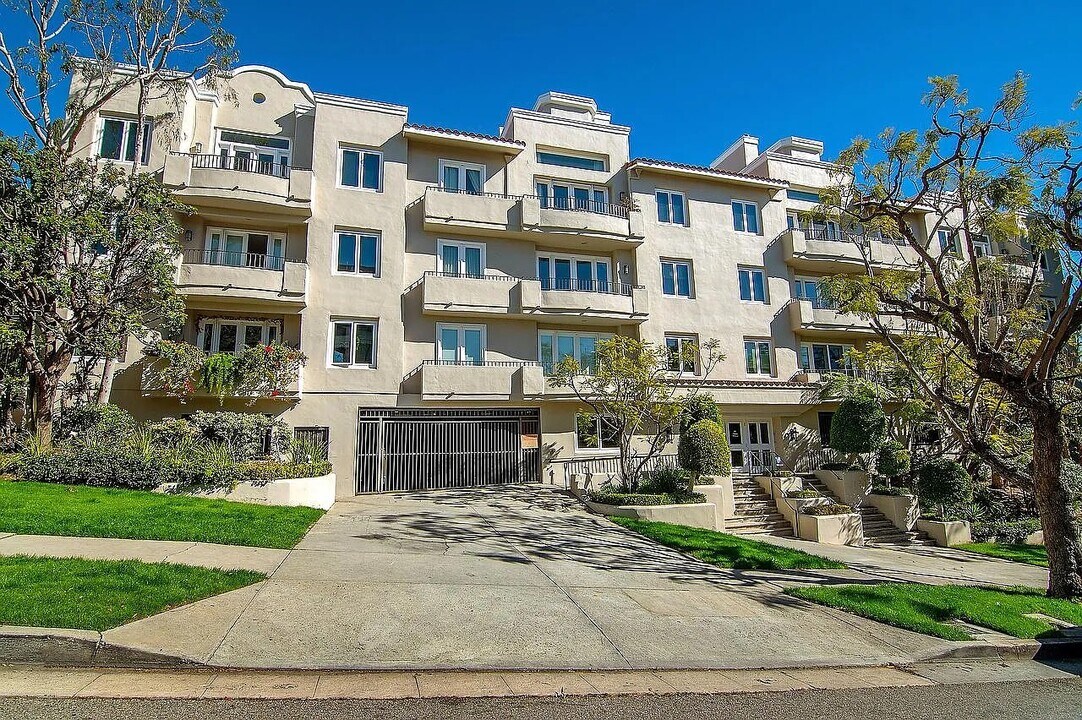 1650 Veteran Ave, Unit 204 in Los Angeles, CA - Building Photo