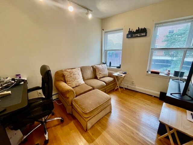 392 Commercial St in Boston, MA - Building Photo