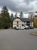 17 Essex Ct, Unit 17 in Brookfield, CT - Building Photo