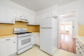 430 S Oakhurst Dr in Beverly Hills, CA - Foto de edificio - Interior Photo