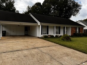 5427 Shirlington Ave in Memphis, TN - Building Photo - Building Photo