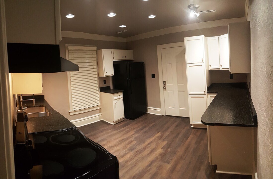 126 E Main St, Unit 2 Photo