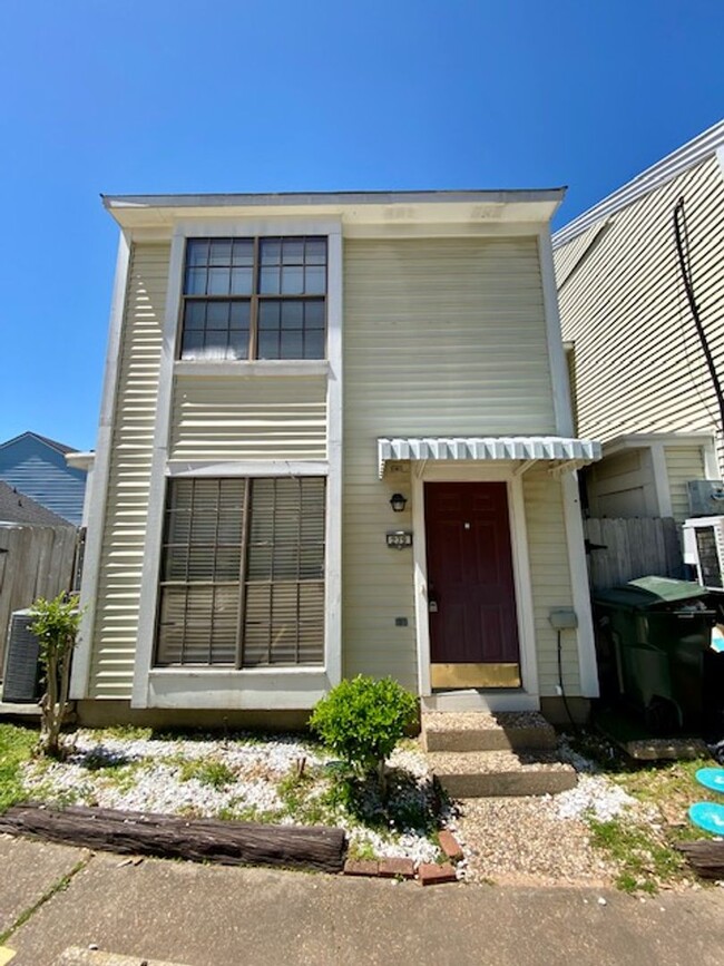 property at 279 Settlers Park Dr