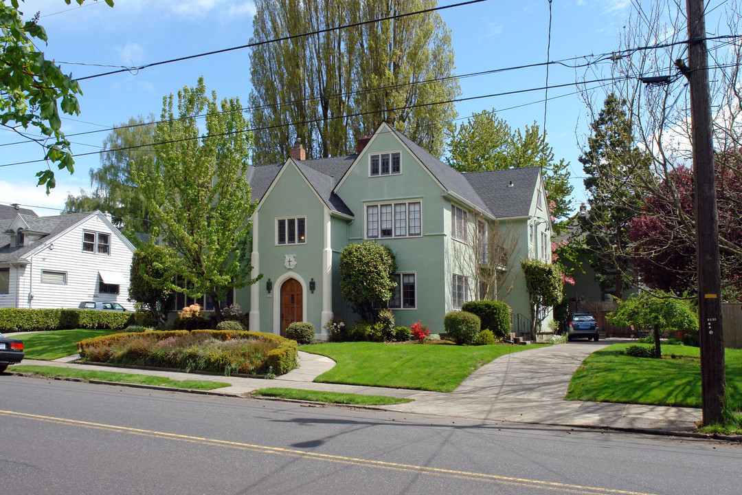 2420 NE 15th Ave in Portland, OR - Foto de edificio