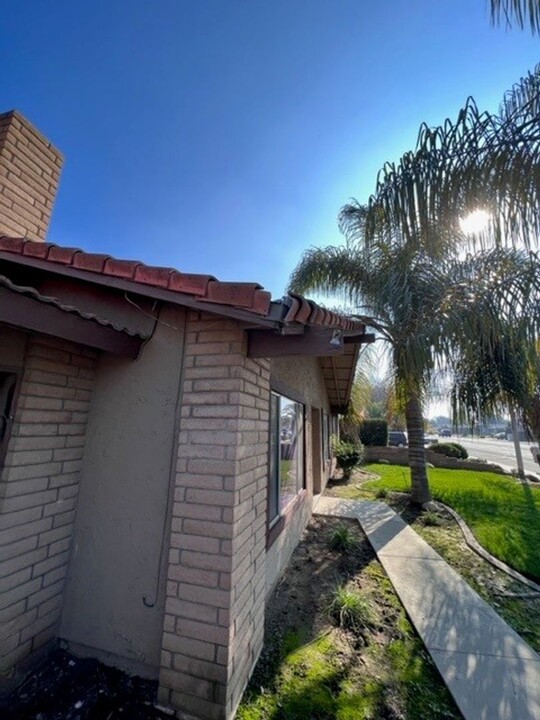 2136 S Giddings St in Visalia, CA - Building Photo